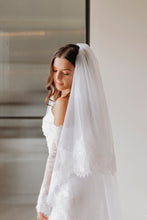 Load image into Gallery viewer, Veil- Chantilly
