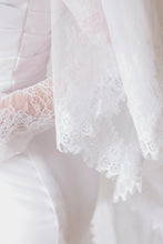 Load image into Gallery viewer, Veil- Chantilly
